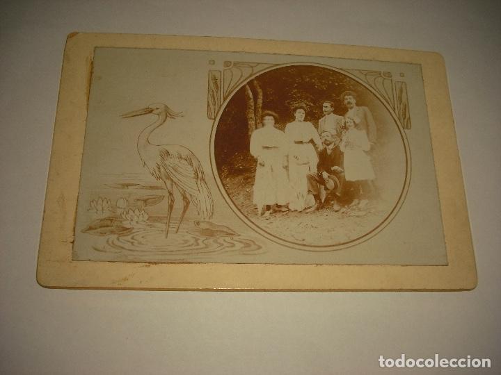 Antique Photography: ANTIGUA FOTO DE UN GRUPO DE PERSONAS VESTIDOS DE EPOCA .