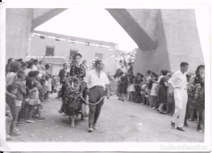 Fotografia antiga: ** AM475 - FOTOGRAFIA - PUEBLO EN FIESTAS - RF. C85