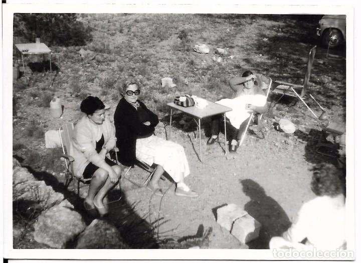 Fotografia antiga: ** AM624 - FOTOGRAFIA - SE&Ntilde;ORAS EN EL CAMPO - RF. C85