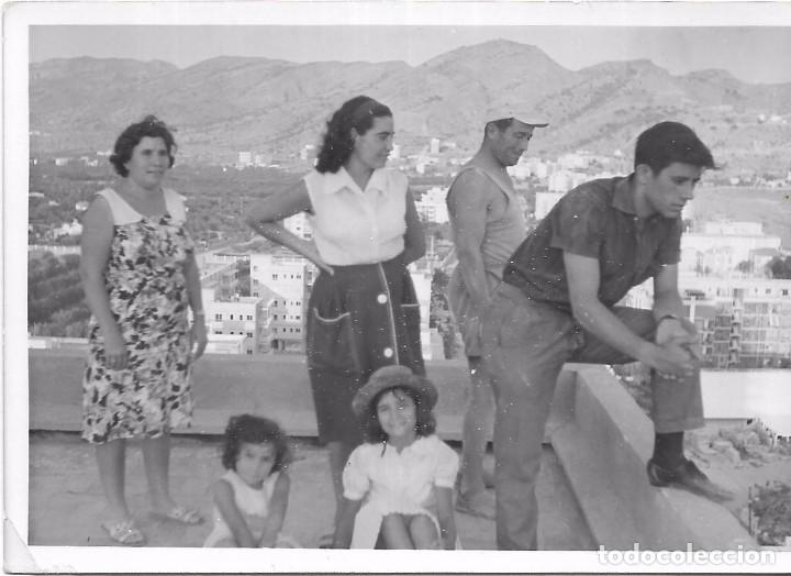 Alte Fotografie: ** AM631 - FOTOGRAFIA - AMIGOS EN UNA TERRAZA - RF. C85