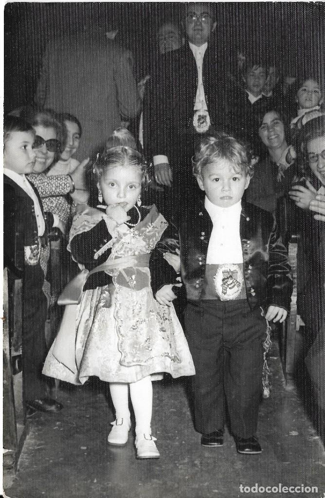 Fotografia antiga: :::: AG18 - FOTOGRAFIA - PAREJITA DE PEQUE&Ntilde;OS FALLEROS - 18 X 12 CM.