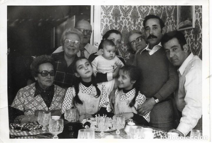 Fotografia antiga: == AD385 - FOTOGRAFIA - GRUPO FAMILIAR EN UNA FIESTA
