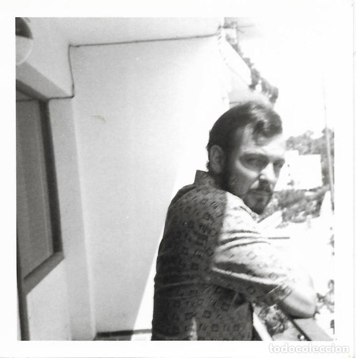 Alte Fotografie: == AD713 - FOTOGRAFIA - JOVEN EN UNA TERRAZA