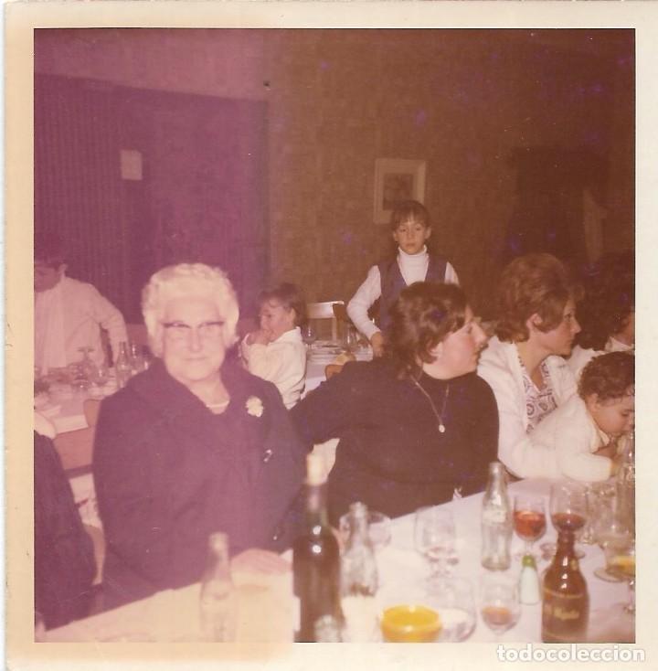 Alte Fotografie: == AD731 - FOTOGRAFIA - GRUPO DE GENTE EN UNA COMIDA