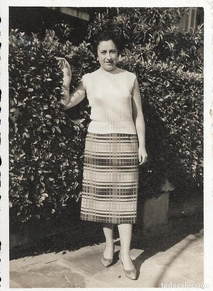 Antique Photography: == AD193 - FOTOGRAFIA - SE&Ntilde;ORA - 1957