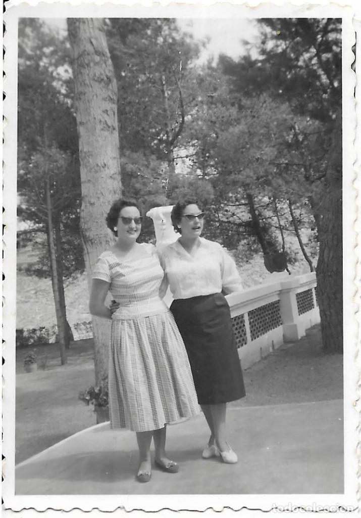 Antique Photography: == AD194 - FOTOGRAFIA - DOS AMIGAS