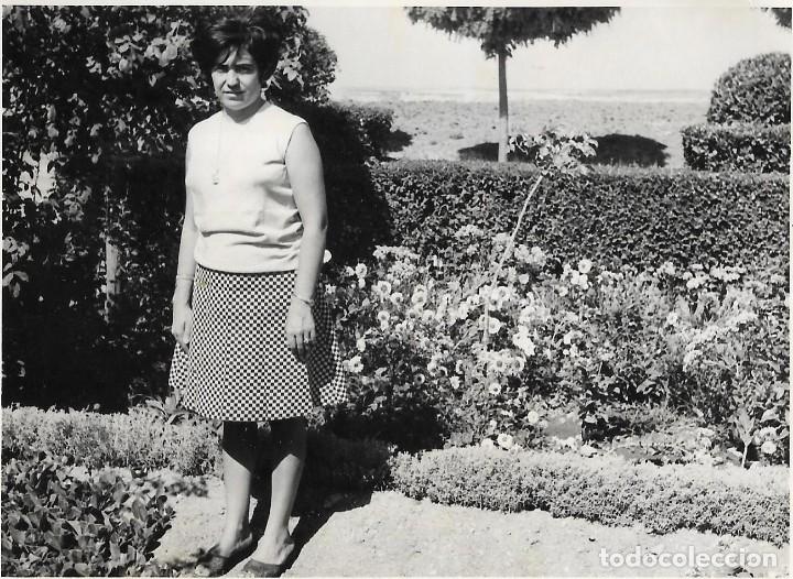 Antique Photography: == AD636 - FOTOGRAFIA - SE&Ntilde;ORA EN UN JARDIN