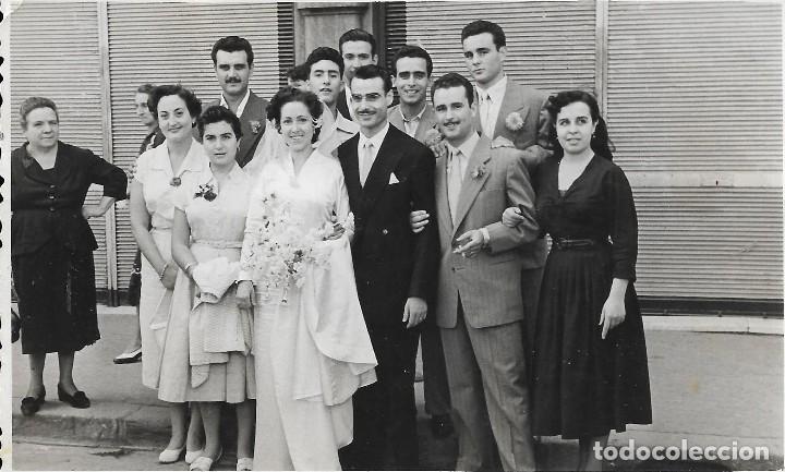 Fotograf&iacute;a antigua: == AD639 - FOTOGRAFIA - PAREJA DE NOVIOS CON SUS AMIGOS