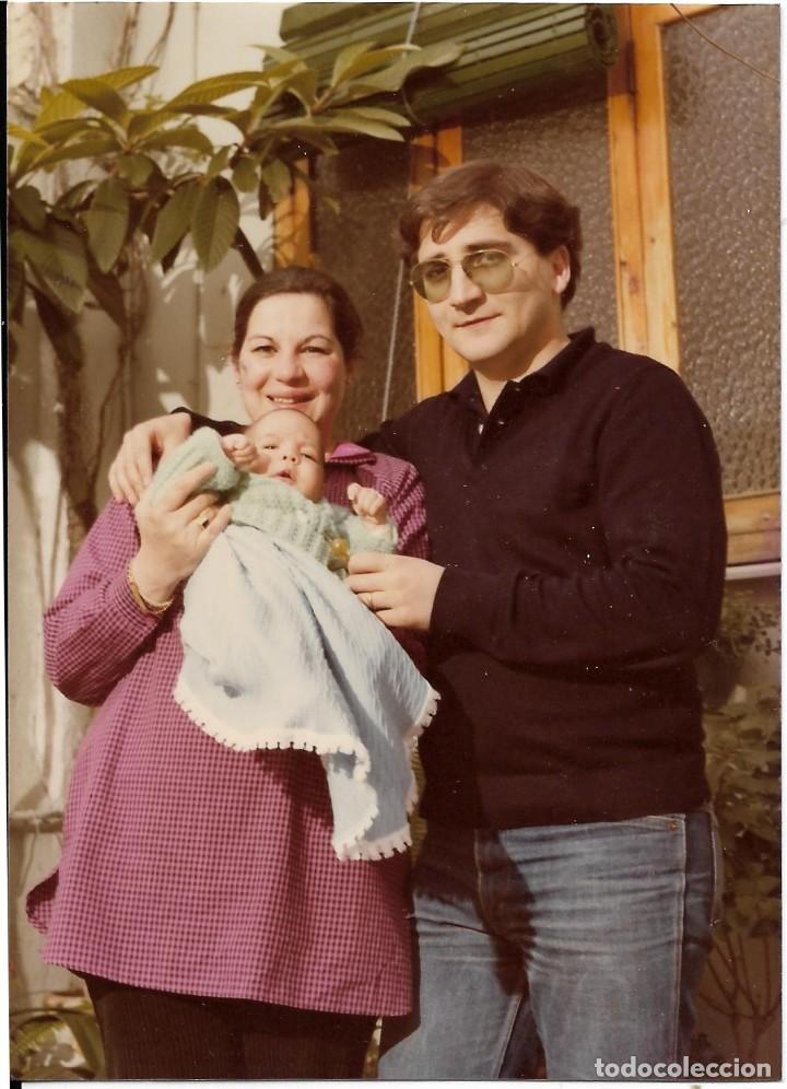 Alte Fotografie: == AD675 - FOTOGRAFIA - PAREJA CON UN BEB&Eacute;