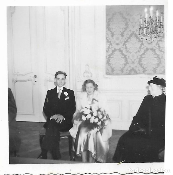 Alte Fotografie: == AD817 - FOTOGRAFIA - PAREJA DE NOVIOS - 6 X 6 CM.