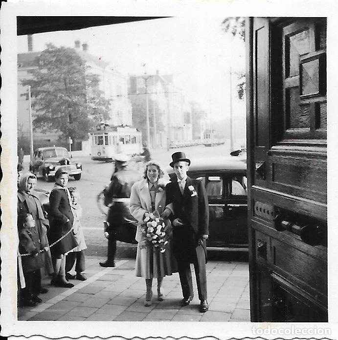 Alte Fotografie: == AD818 - FOTOGRAFIA - PAREJA DE NOVIOS - 6 X 6 CM.