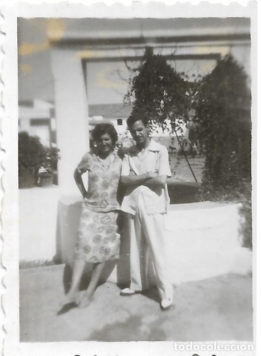 Fotografia antica: == FA869 - FOTOGRAFIA PEQUE&Ntilde;O FORMATO - PAREJA - 6 X 4,5 CM.
