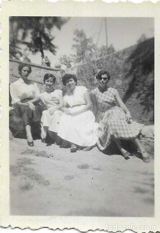 Fotografia antiga: == FA872 - FOTOGRAFIA PEQUE&Ntilde;O FORMATO - CUATRO AMIGAS - 6,2 X 4,5 CM.