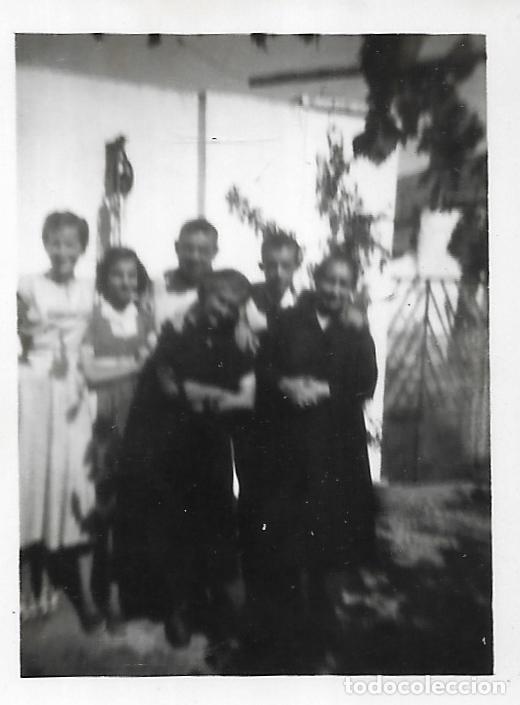 Fotografia antiga: == FA874 - FOTOGRAFIA PEQUE&Ntilde;O FORMATO - GRUPO DE AMIGAS - 6,5 X 5 CM.