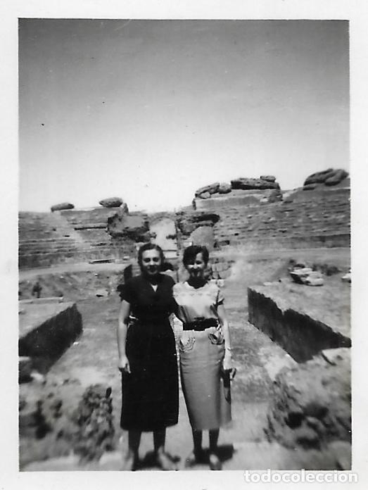 Fotografia antiga: == FA876 - FOTOGRAFIA PEQUE&Ntilde;O FORMATO - DOS AMIGAS - 6,5 X 5 CM.