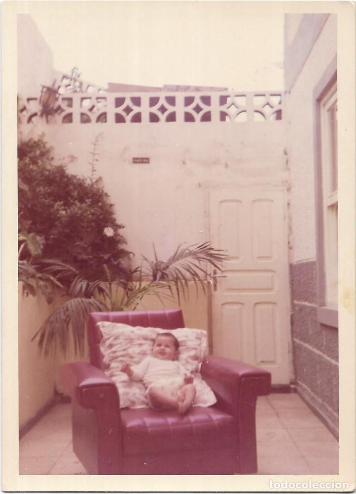 Fotografia antiga: == AD685 - FOTOGRAFIA - BEB&Eacute; EN UN SILLON