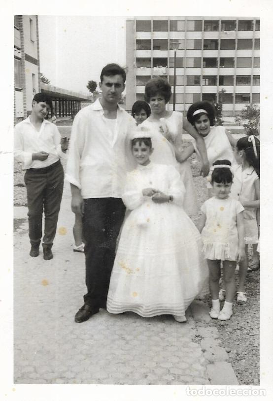 Fotografia antica: *** AF316 - FOTOGRAFIA - JOVENCITA DE PRIMERA COMUNION CON SU FAMILIA