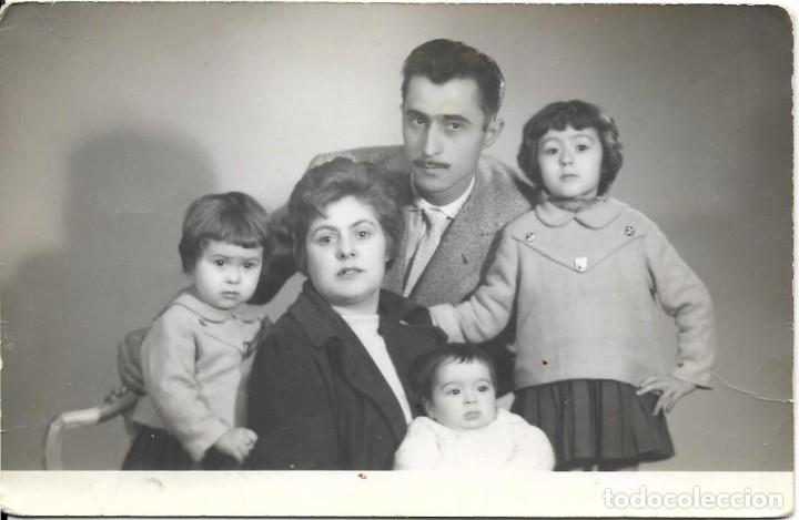Fotografia antica: == AD700 - FOTOGRAFIA - PAREJA CON SUS TRES NI&Ntilde;OS