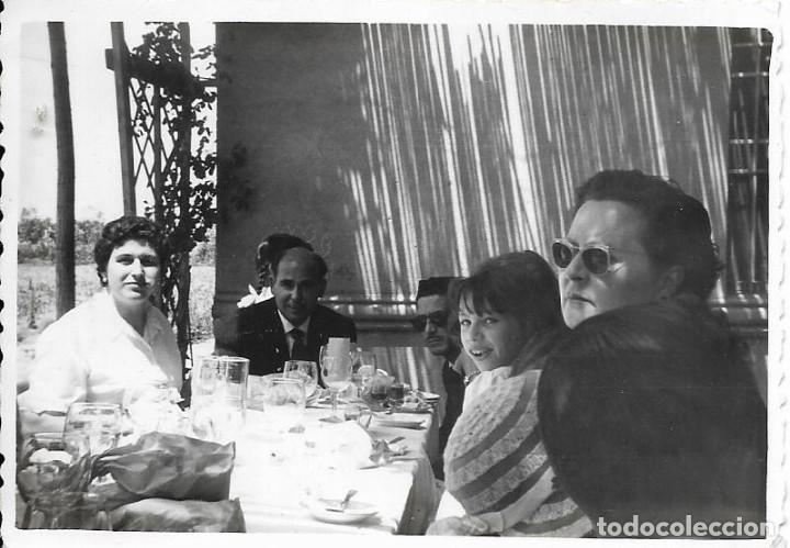 Fotografia antica: *** AF323 - FOTOGRAFIA - AMIGOS EN UNA COMIDA