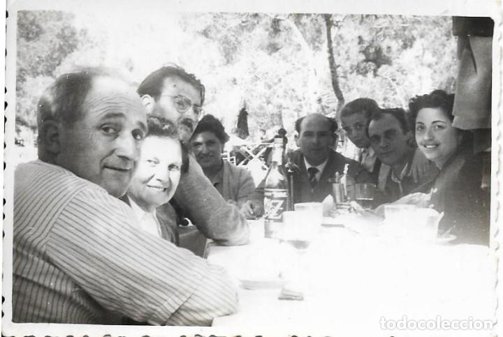 Fotografia antica: *** AF324 - FOTOGRAFIA - AMIGOS EN UNA COMIDA