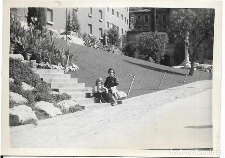 Fotografia antica: *** AF330 - FOTOGRAFIA - SE&Ntilde;ORA Y JOVENCITA EN UN BONITO PAISAJE