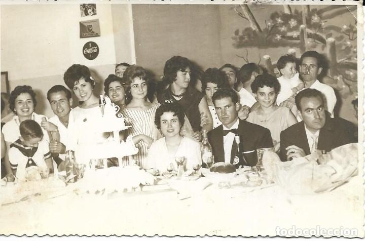 Fotografia antica: == AF516 - FOTOGRAFIA - GRUPO DE GENTE EN UN BANQUETE DE BODA