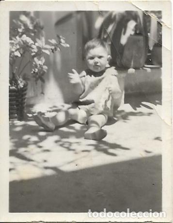 Fotografia antica: == FA881 - FOTOGRAFIA PEQUE&Ntilde;O FORMATO - BONITA NI&Ntilde;ITA - 5,8 X 4,5 CM.