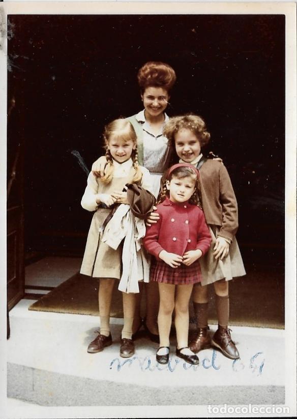 Fotografia antica: ** AF721 - FOTOGRAFIA - JOVEN CON TRES NI&Ntilde;AS