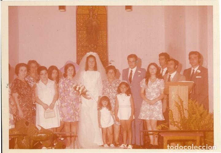 Fotografia antiga: *** P176 - PAREJA DE NOVIOS CON SUS FAMILIARES Y AMIGOS - 18 X 12,5 CM.