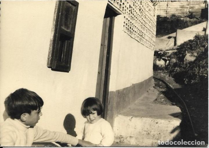 Fotografia antiga: == AF734 - FOTOGRAFIA - PAREJITA EN LA PUERTA DE CASA
