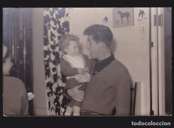 Alte Fotografie: UN PADRE CON SU HIJA EN BRAZOS  &middot;&middot;&middot;HERMANOS GARCIA  - ALICANTE .