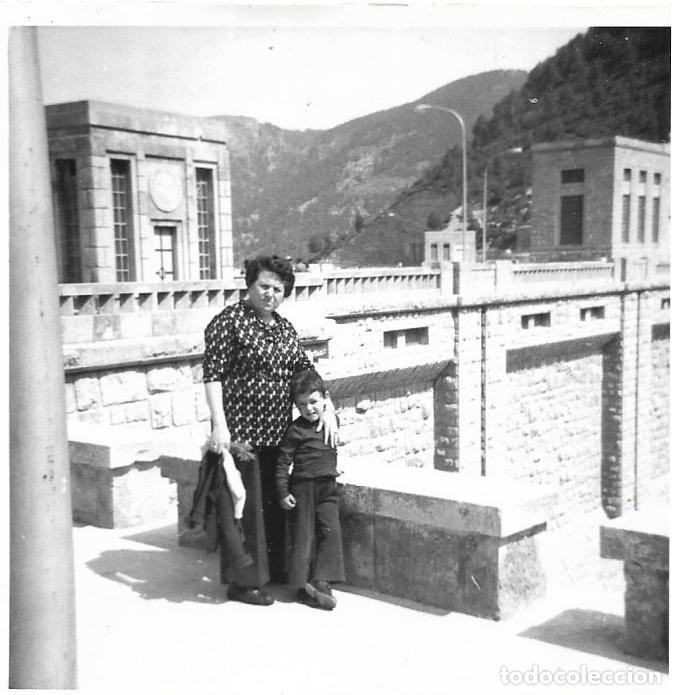 Fotografia antica: == AF126 - FOTOGRAFIA - SE&Ntilde;ORA EN UN BONITO PAISAJE