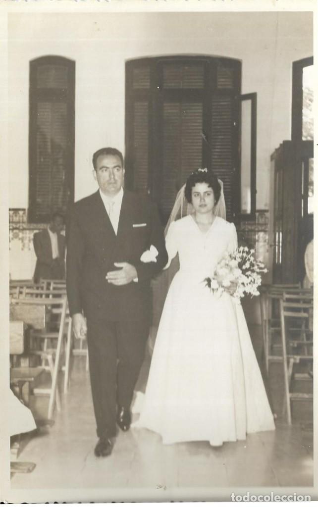 Fotograf&iacute;a antigua: :::: FF225 - FOTOGRAFIA - PAREJA DE NOVIOS - 17,5 X 11,5 CM.