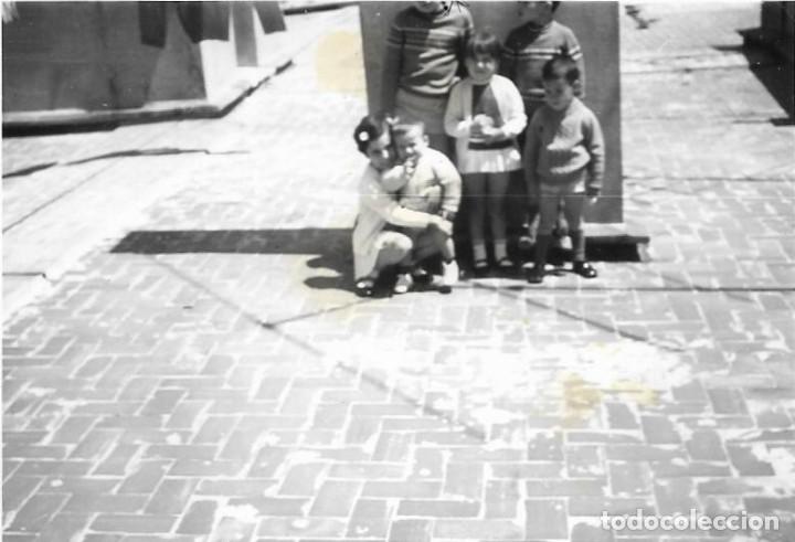 Fotografia antica: ** AF768 - FOTOGRAFIA - GRUPO DE NI&Ntilde;OS EN UNA TERRAZA