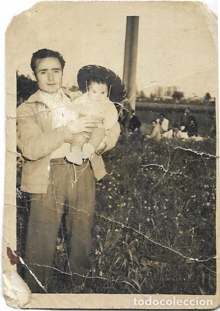 Fotografia antica: == AD877 - FOTOGRAFIA - JOVEN CON BEB&Eacute; EN BRAZOS