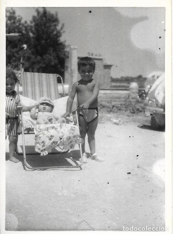 Fotografia antica: == AF826 - FOTOGRAFIA - DOS NI&Ntilde;OS CON UN BEB&Eacute;