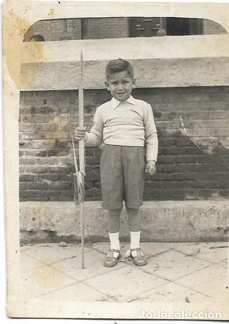 Fotografia antica: == AD885 - FOTOGRAFIA - JOVENCITO CON UNA PALMA EN LA MANO