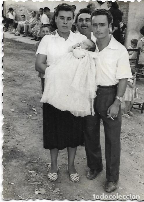 Fotografia antica: == AD893 - FOTOGRAFIA - PAREJA CON SU BEB&Eacute;