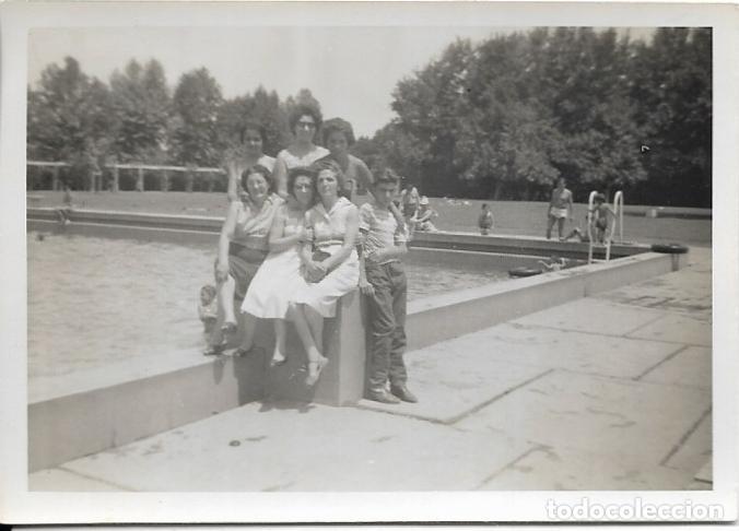 Antique Photography: == AF918 - FOTOGRAFIA - AMIGAS JUNTO A UNA PISCINA