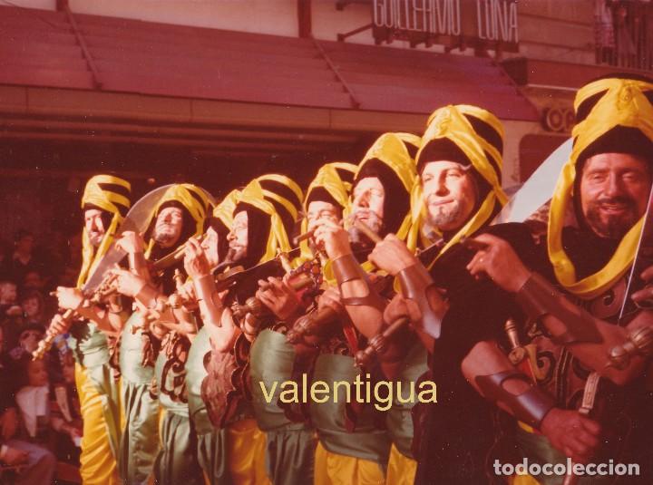 Alte Fotografie: Fotograf&iacute;a. Comparsa Mora. Fiesta Moros y Cristianos, Alcoy Alicante. A&ntilde;os 70.
