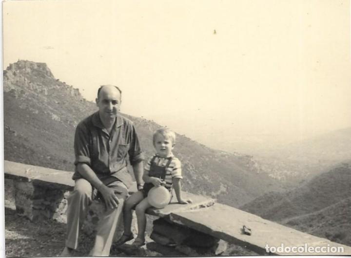 Fotografia antica: == AF880 - FOTOGRAFIA - SE&Ntilde;OR CON UN NI&Ntilde;O EN UN BONITO PAISAJE