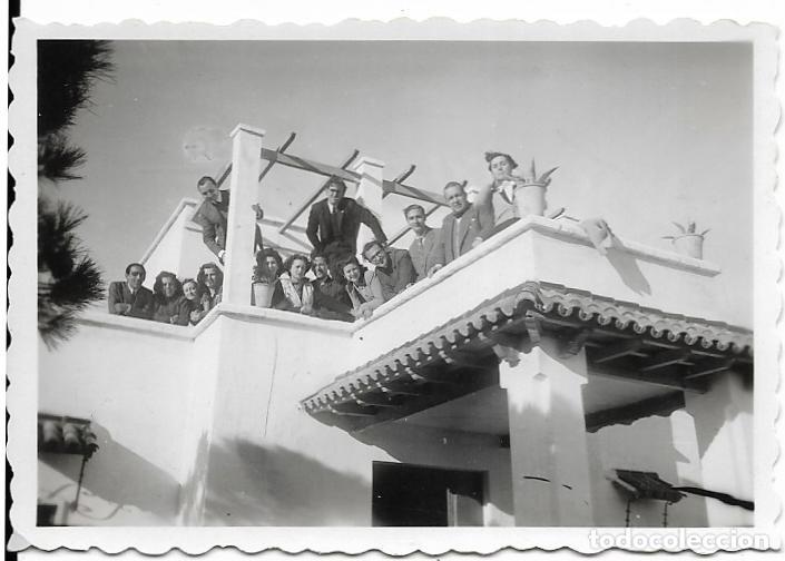 Fotografia antica: == AF934 - FOTOGRAFIA - GRUPO DE AMIGOS EN UNA TERRAZA