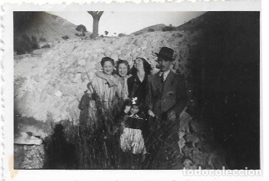 Fotografia antica: == FP741 - FOTOGRAFIA PEQUE&Ntilde;O FORMATO - GRUPO DE AMIGOS - 7 X 4,7 CM.