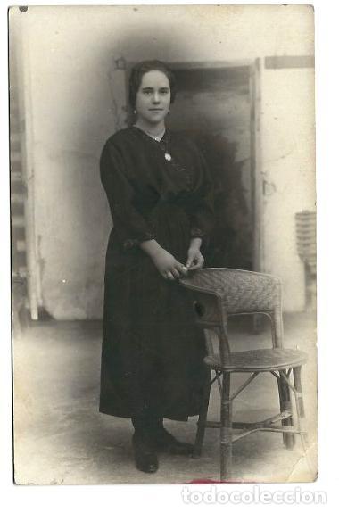 Alte Fotografie: 850- EXTRAORDINARIA FOTOGRAFIA ANTIGUA - UNA DAMA FOTO -GOYA y NADIE-S.BERNARDO,31 -MADRID