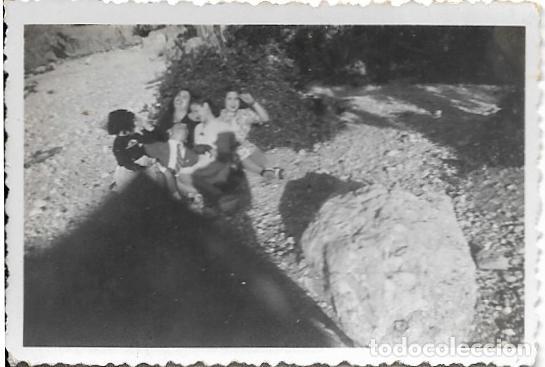 Fotografia antica: ** FP756 - FOTOGRAFIA PEQUE&Ntilde;O FORMATO - GRUPO DE AMIGOS - 6,8 X 4,5 CM.