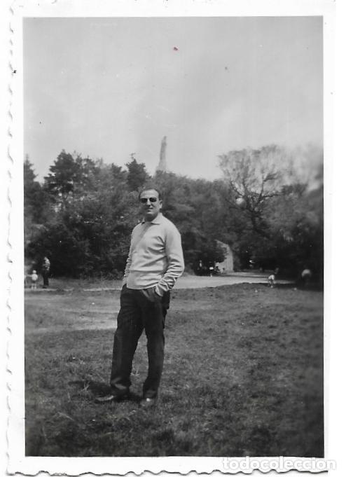 Fotograf&iacute;a antigua: ** MM511 - FOTOGRAFIA - SE&Ntilde;OR EN UN PARQUE