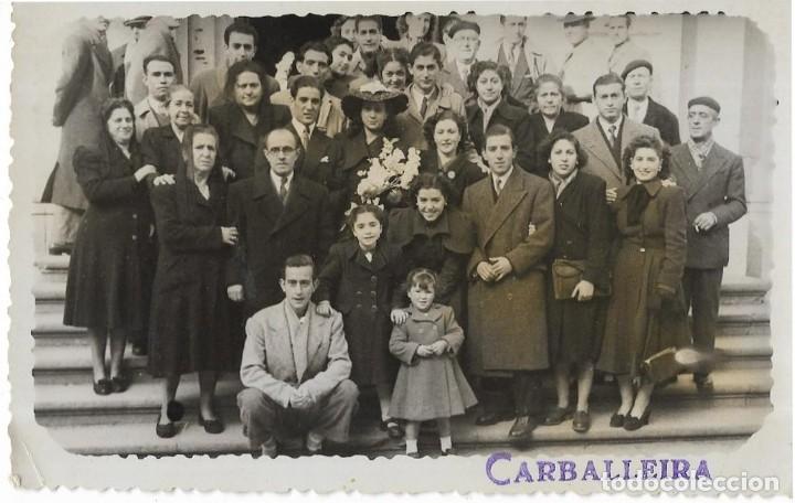 Antique Photography: == MM612 - FOTOGRAFIA - PAREJA DE NOVIOS CON SUS FAMILIARES Y AMIGOS - 1950