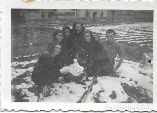 Fotograf&iacute;a antigua: == FP766 - FOTOGRAFIA PEQUE&Ntilde;O FORMATO - GRUPO DE AMIGOS - 7 X 4,7 CM.