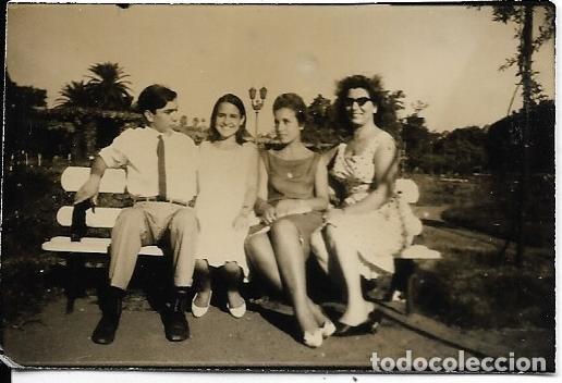 Fotograf&iacute;a antigua: == FP768 - FOTOGRAFIA PEQUE&Ntilde;O FORMATO - GRUPO DE AMIGOS - 6,5 X 4,4 CM.