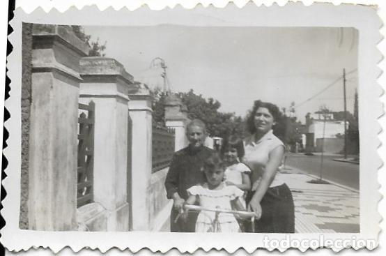 Fotograf&iacute;a antigua: == FP784 - FOTOGRAFIA PEQUE&Ntilde;O FORMATO - DOS SE&Ntilde;ORAS CON DOS NI&Ntilde;ITAS - 7 X 4,5 CM.